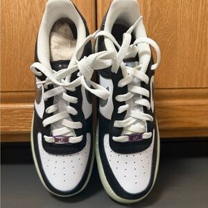 Nike Black and White Athletic Shoes